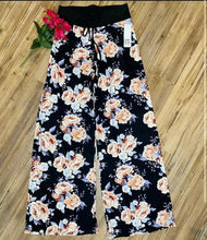 Load image into Gallery viewer, Flower pants
